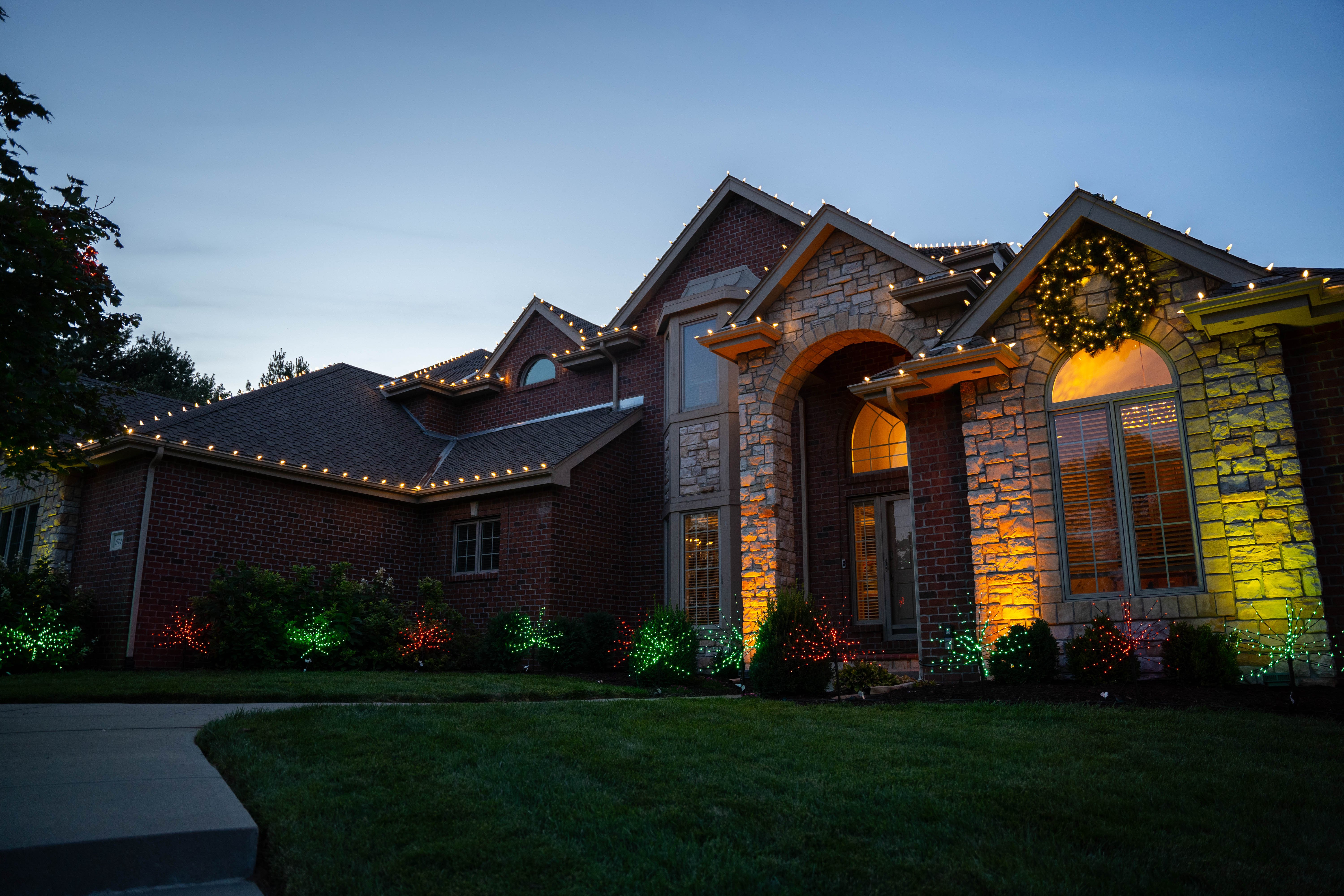 holiday-house-warm-white-entryway-lights